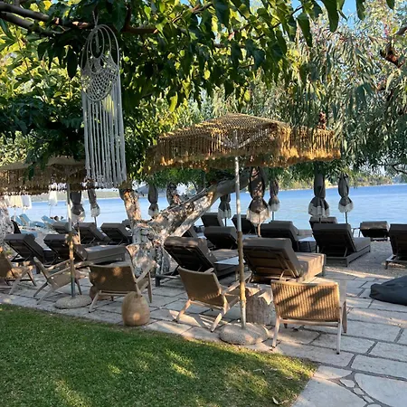 Eva Lefkada Нидри